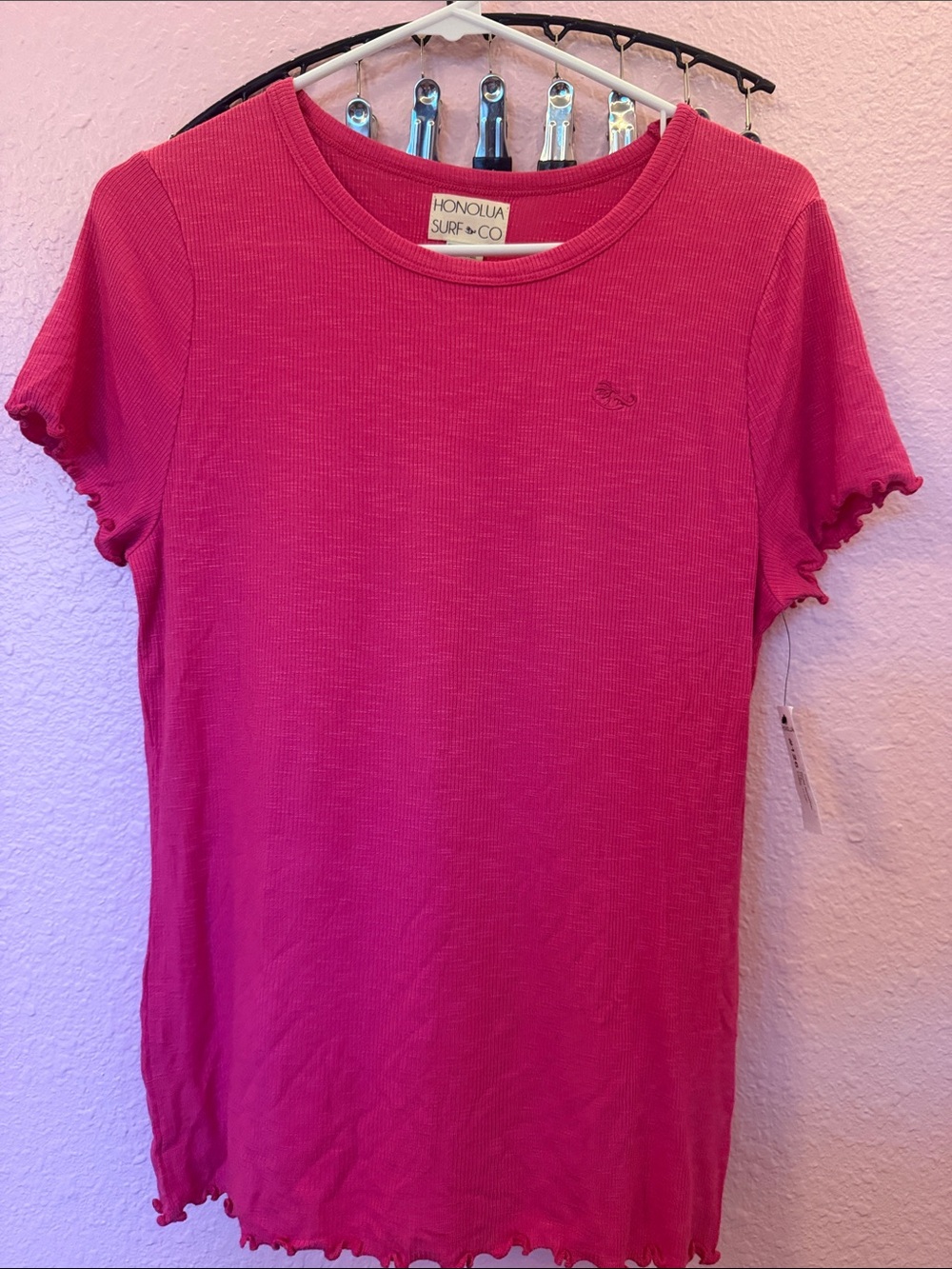 2xl fits like a largeHonolua Surf Co. Women's Fuchsia Ribbed Short-Sleeve Tee